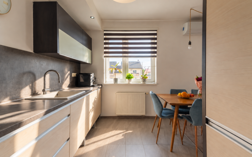 NA PREDAJ | Priestranný 3-izbový byt s dvoma balkónmi, 80 m² – Nemšová, Jaseňová ulica