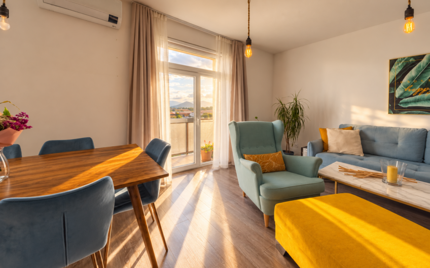 NA PREDAJ | Priestranný 3-izbový byt s dvoma balkónmi, 80 m² – Nemšová, Jaseňová ulica