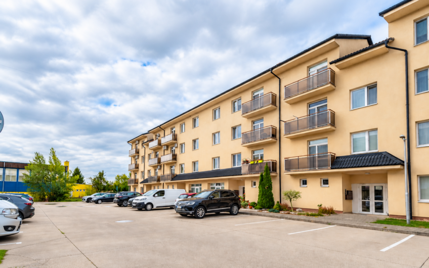 NA PREDAJ | Priestranný 3-izbový byt s dvoma balkónmi, 80 m² – Nemšová, Jaseňová ulica