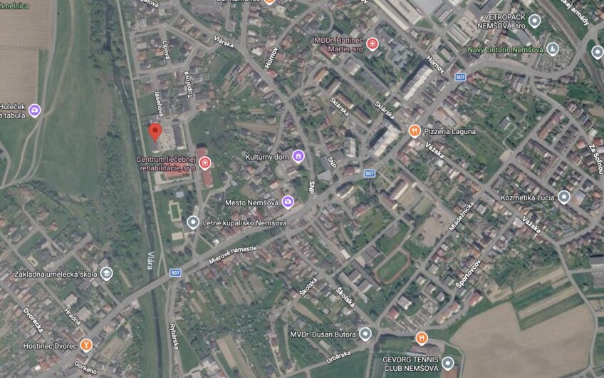 NA PREDAJ | Priestranný 3-izbový byt s dvoma balkónmi, 80 m² – Nemšová, Jaseňová ulica