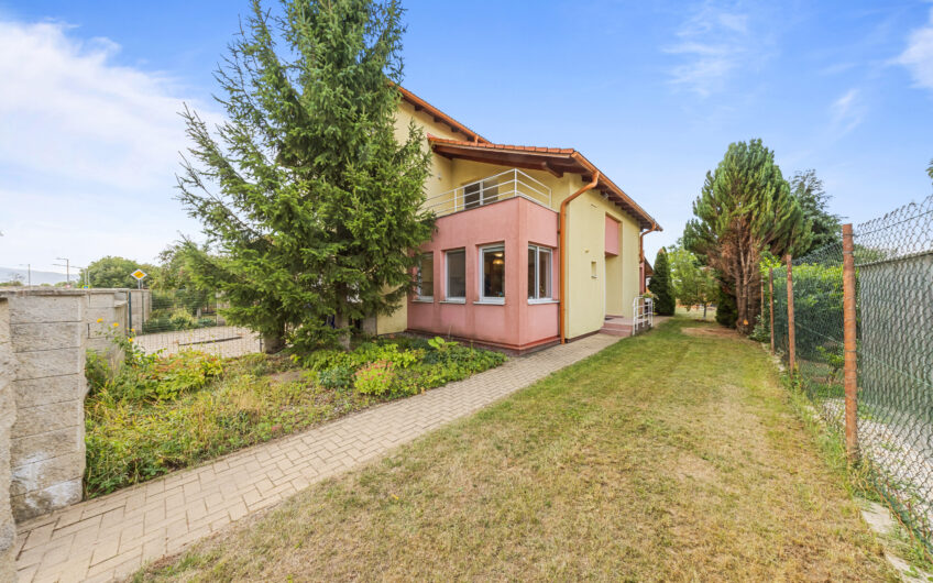 NA PREDAJ | 5-izbový rodinný dom s garážou a pozemkom 429 m² – Trenčín, Hanzlíkovská ulica