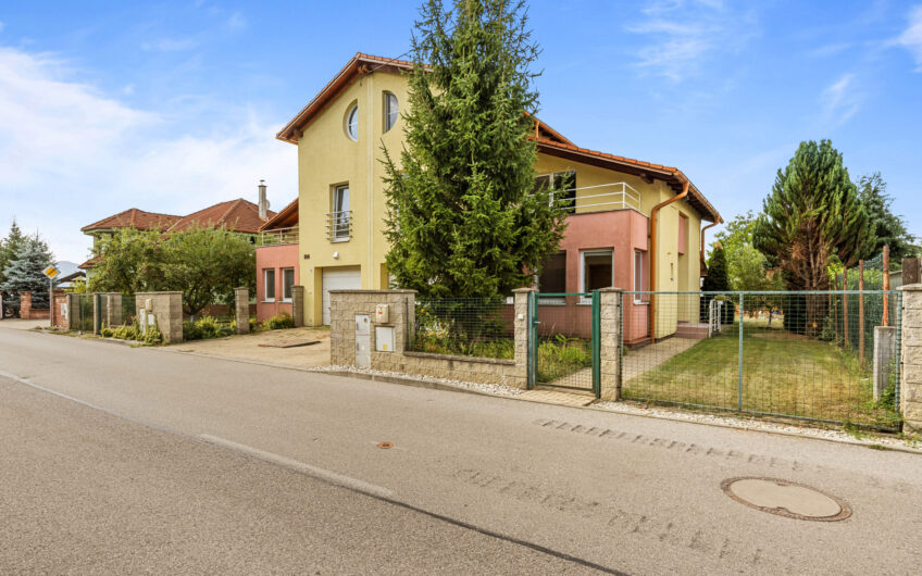 NA PREDAJ | 5-izbový rodinný dom s garážou a pozemkom 429 m² – Trenčín, Hanzlíkovská ulica