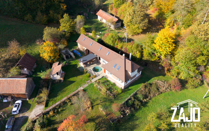 NA PREDAJ | Rodinný dom s kamennou stodolou a pozemkom 3 387 m² – Horná Súča