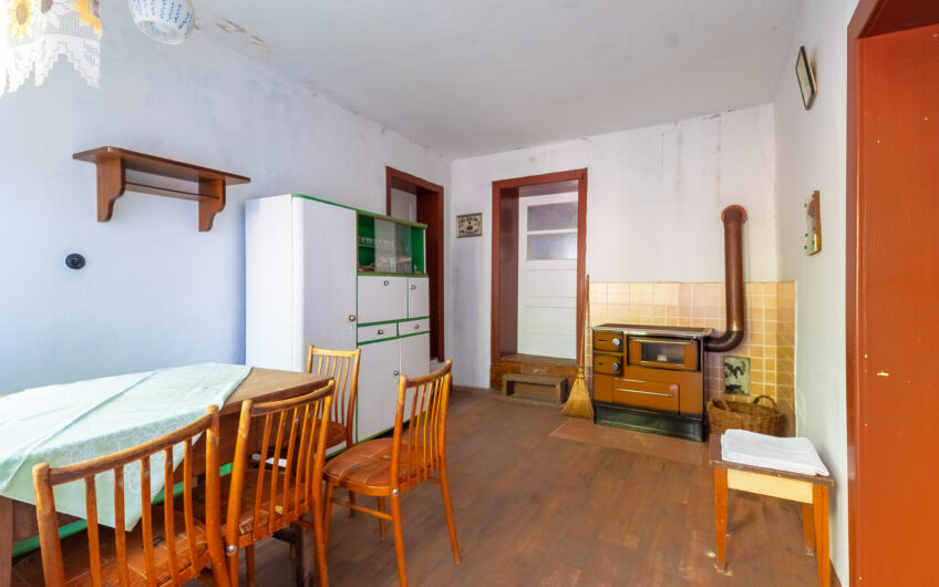 NA PREDAJ | Kopaničiarsky dom s hospodárskymi budovami a pozemkom 2 019 m² – Myjavské kopanice – Kostolné, Babulicov Vrch