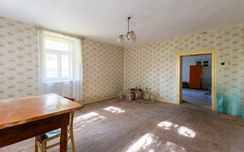 NA PREDAJ | Kopaničiarsky dom s hospodárskymi budovami a pozemkom 2 019 m² – Myjavské kopanice – Kostolné, Babulicov Vrch