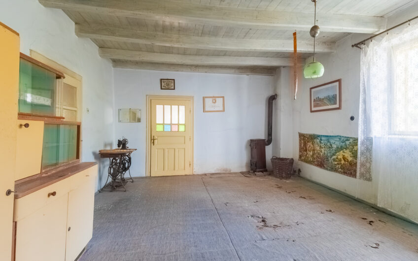 NA PREDAJ | Kopaničiarsky dom s hospodárskymi budovami a pozemkom 2 019 m² – Myjavské kopanice – Kostolné, Babulicov Vrch