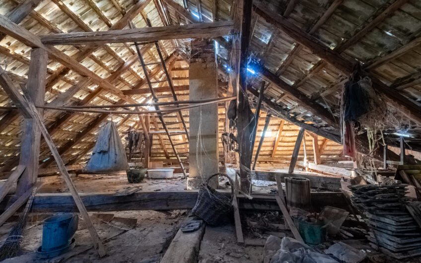 NA PREDAJ | Kopaničiarsky dom s hospodárskymi budovami a pozemkom 2 019 m² – Myjavské kopanice – Kostolné, Babulicov Vrch