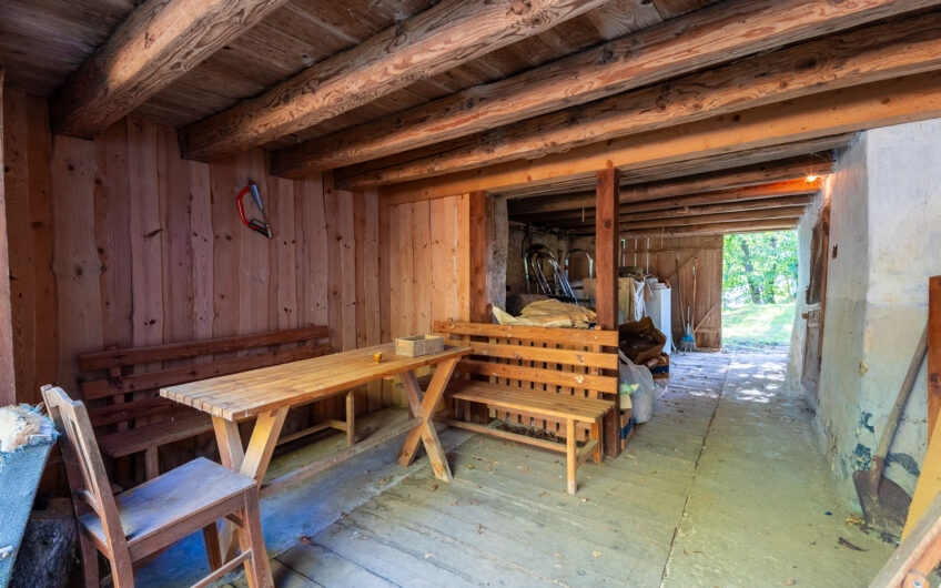 NA PREDAJ | Kopaničiarsky dom s hospodárskymi budovami a pozemkom 2 019 m² – Myjavské kopanice – Kostolné, Babulicov Vrch
