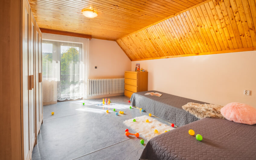 NA PREDAJ | 5-izbový rodinný dom s garážou  – Horná Súča