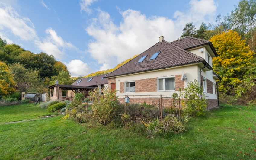NA PREDAJ | Rodinný dom s kamennou stodolou a pozemkom 3 387 m² – Horná Súča