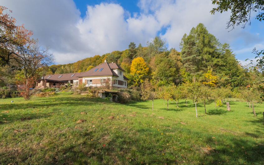 NA PREDAJ | Rodinný dom s kamennou stodolou a pozemkom 3 387 m² – Horná Súča
