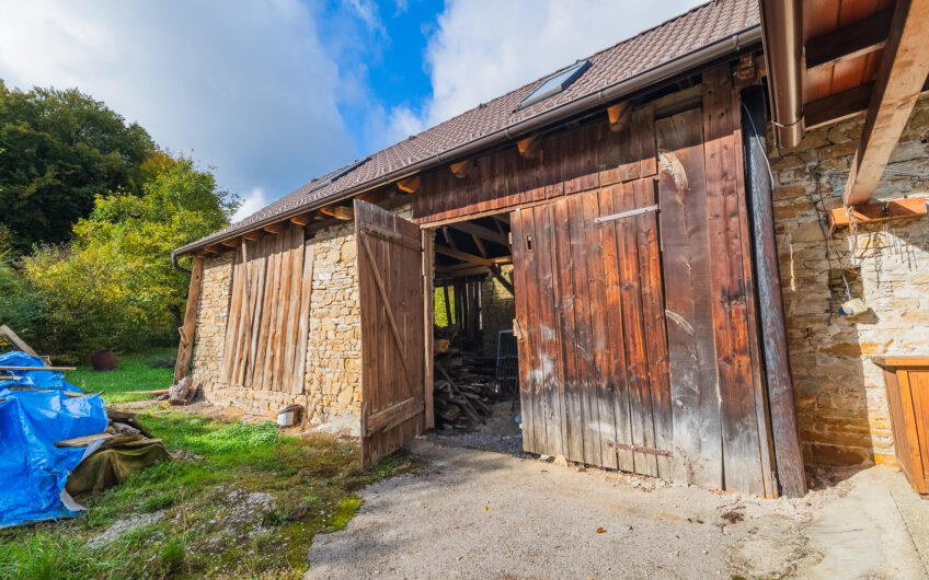 NA PREDAJ | Rodinný dom s kamennou stodolou a pozemkom 3 387 m² – Horná Súča