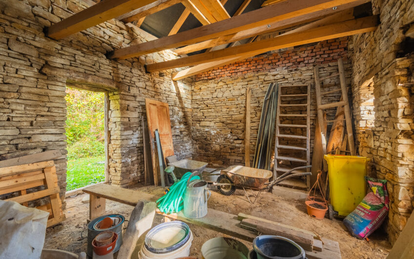 NA PREDAJ | Rodinný dom s kamennou stodolou a pozemkom 3 387 m² – Horná Súča