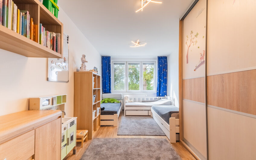 NA PREDAJ | Priestranný 3-izbový byt s lodžiou a balkónom, 70 m² – Beckovská ulica, Trenčín