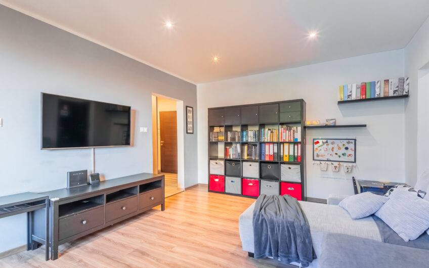 NA PREDAJ | Priestranný 3-izbový byt s lodžiou a balkónom, 70 m² – Beckovská ulica, Trenčín