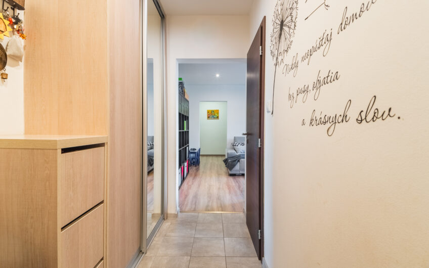 NA PREDAJ | Priestranný 3-izbový byt s lodžiou a balkónom, 70 m² – Beckovská ulica, Trenčín